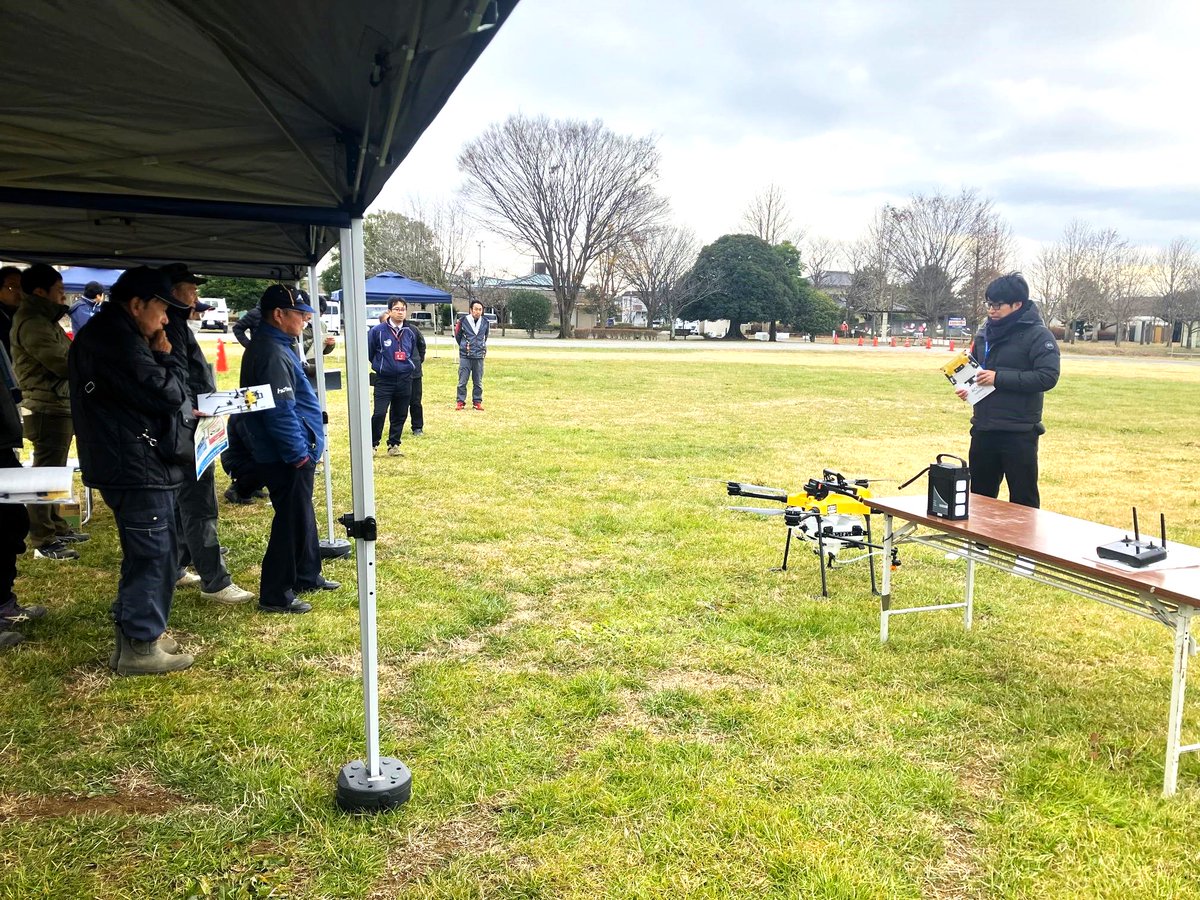 NTTdrone's tweet photo. 茨城県阿見町主催の合同デモ会に参加！
総勢30名程度の方に説明し、「軽さや飛行時間、代替機提供等、導入後に安心して利用できる」と好評でした！#農業ドローン　#農薬散布ドローン　#AC101 https://t.co/ewHutxE6K1