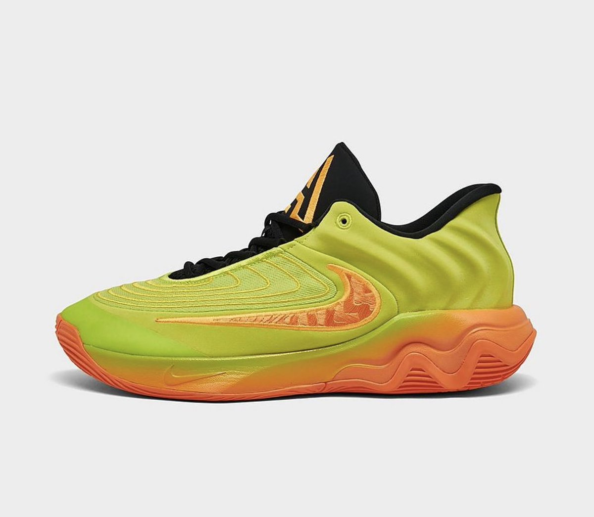 SNKR_TWITR tweet media