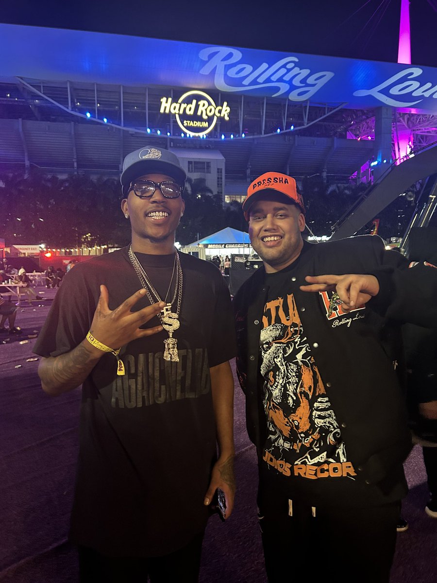 itstarris's tweet photo. ROLLING LOUD MIAMI ⛷️✨

#ROLLINGLOUD2024 https://t.co/N5r9Xdxv2b