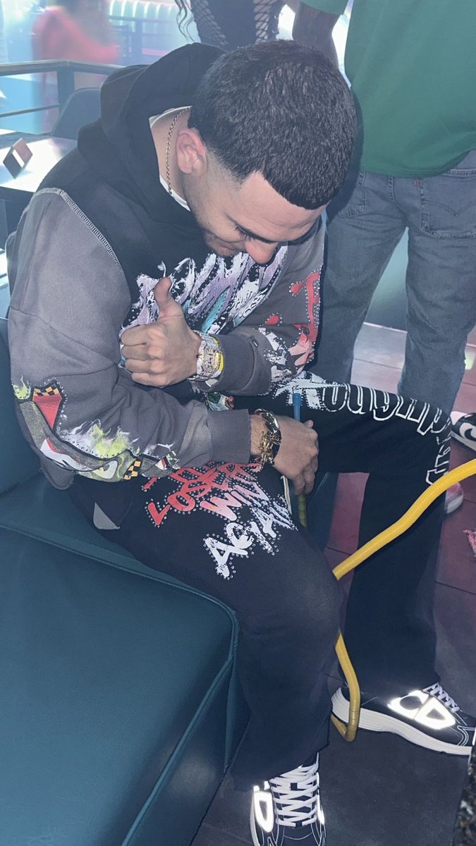 __favioandre's tweet photo. No va ser hellstar 😂😘👦🏻 https://t.co/gYsKMmG4d5