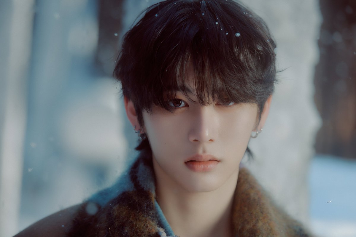 hentaesan's tweet photo. wrapped in a cozy scarf, a young man with sleek black hair strolls the bustling streets, each stride radiating effortless charm. his confident gaze sweeps over the city, as if it belongs to him. the lights flicker, people turn—his energy is electric, his journey unstoppable. https://t.co/doKrQKj6oG