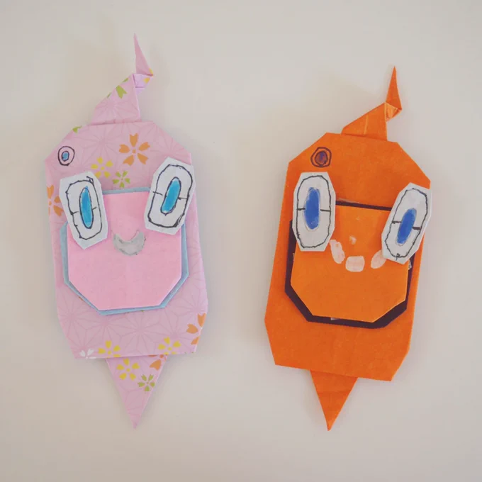 子がおとうさんがスマホロトムを買ってくれないと言って折り紙で作ってるんだけど、ピンクの子かわいいな…(作り方はYouTubeで出てくるみたいです) 