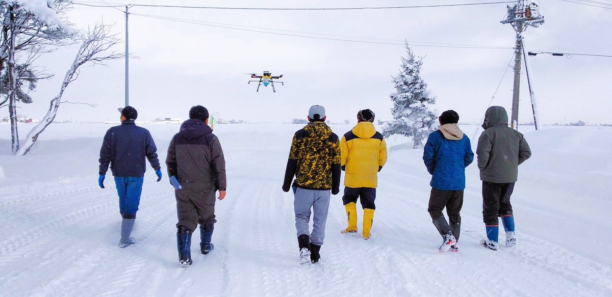 NTTdrone's tweet photo. 北海道岩見沢市のデモフライト
特に「機体の軽さ」　「バッテリ持ち」　「7年サポート」　が好評でした。
#農業ドローン　#AC101 　#産業ドローン https://t.co/8AYueSKyq3
