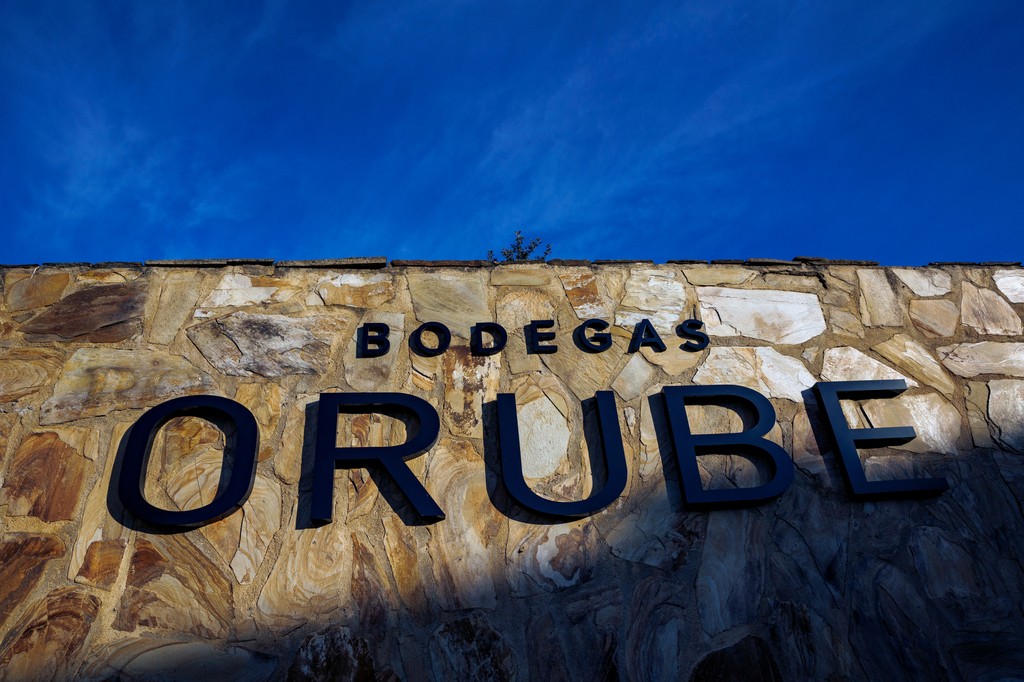 🍷 Descubre Bodegas Orube

¿Sabes dónde estamos? Nuestra bodega se encuentra en el corazón de la Rioja Alavesa, junto a la encantadora villa medieval de Laguardia y a los pies de la Sierra de Cantabria. 

🌐 ferrerwines.com/orube

❗WINE IN MODERATION