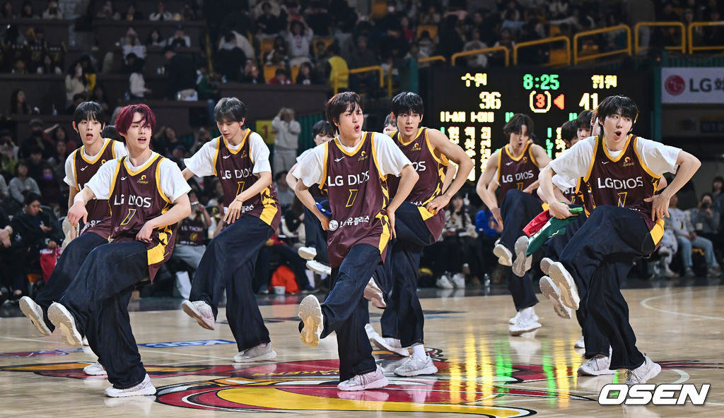 ahofnews's tweet photo. [PHOTO] Universe League performance presented in Changwon!

https://t.co/gkO1SvzMbW

#유니버스리그 #universeleague https://t.co/SlKmxx52K9
