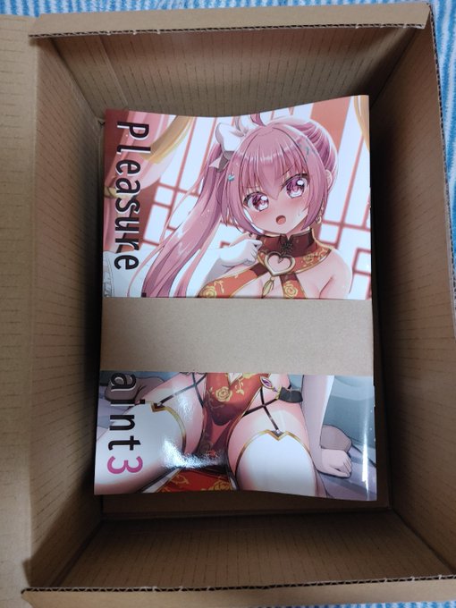 冬コミで頒布予定の本とイラストカードが届きました✨
魔法少女ちゃんのイラストカードは裏面が名刺風な仕様となっています!! 