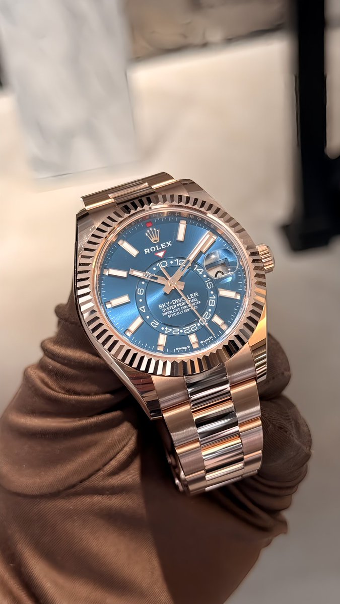 _Glint_'s tweet photo. ʀᴏʟᴇx
sᴋʏ-ᴅᴡᴇʟʟᴇʀ
ʀᴇғ.336935
【2023年登場】"未使用品"
18Kエバーローズゴールド/ブルーグリーン⚜️
現在、国内最安値にてご案内しております📲
#ROLEX
#SKYDWELLER
#ANNUALCALENDAR
#DUALTIME
#ロレックス
#スカイドゥエラー
#ロレックススカイドゥエラー
#アニュアルカレンダー https://t.co/5u8AzhQDKp