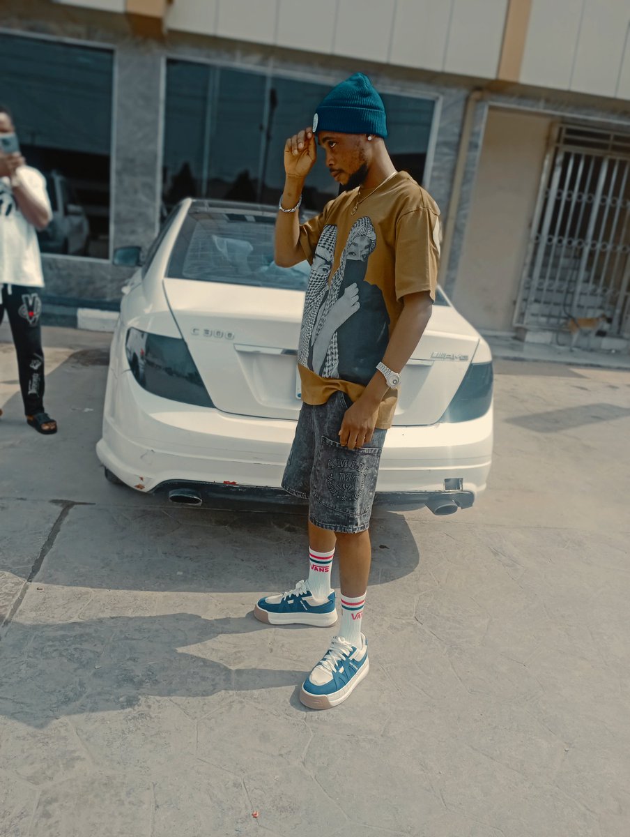 AvSozzy's tweet photo. Lonely 🥺 world 🌎 https://t.co/offhdD9LCP