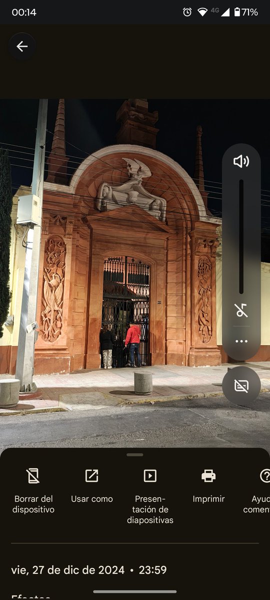 GPineda007's tweet photo. @PoliciaGDL @GuadalajaraGob @PabloLemusN @Trafico_ZMG @VeroDelgadilloG @Notisistema 
Policía de Guadalajara recibiendo gente fuera de horario y sacando su año nuevo, OJO no es la primer vez!!!!! https://t.co/ziWXzSSN7V