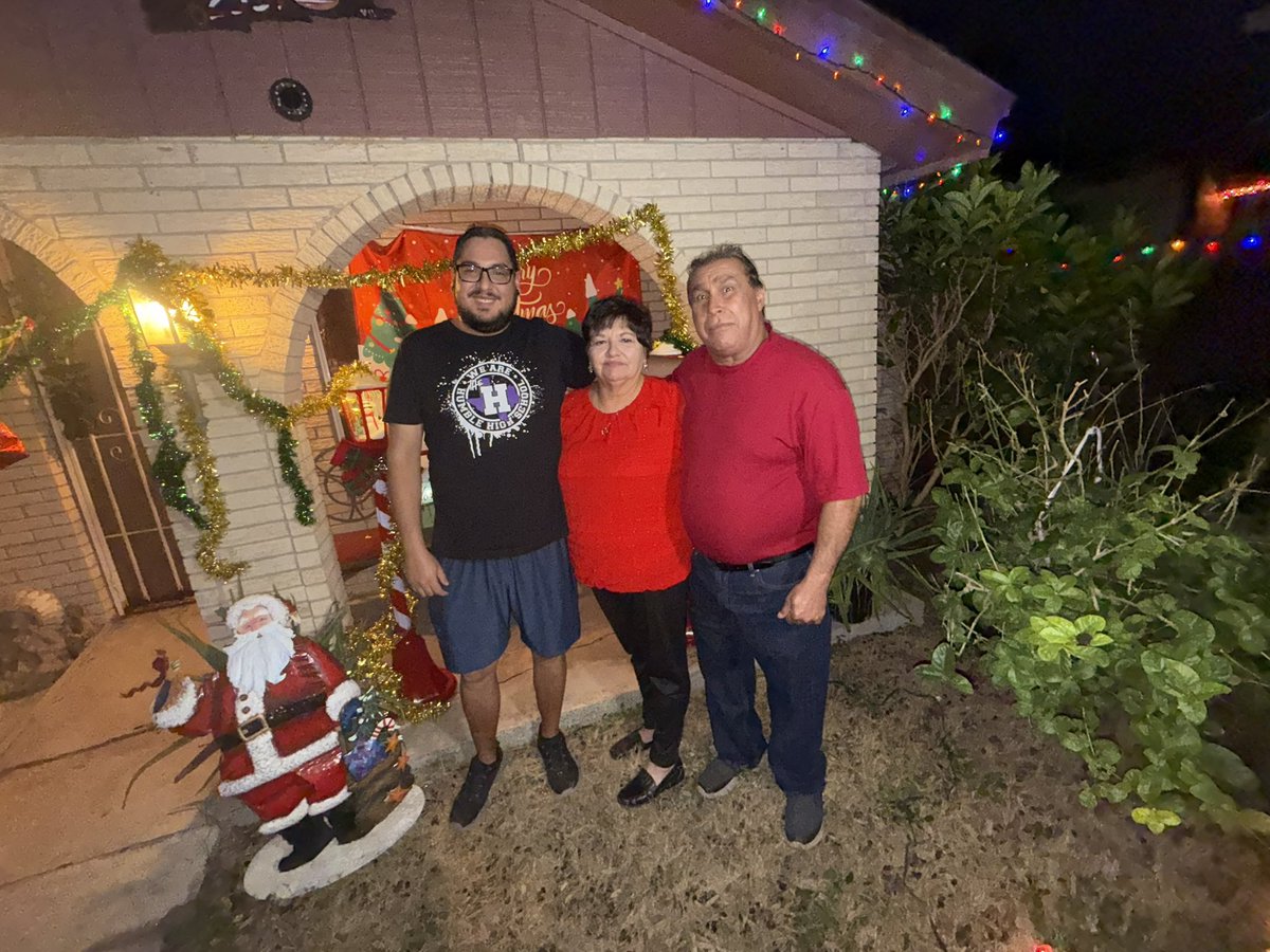 frozolii's tweet photo. Visiting my mom for the holidays! https://t.co/ElCBu0ypRk