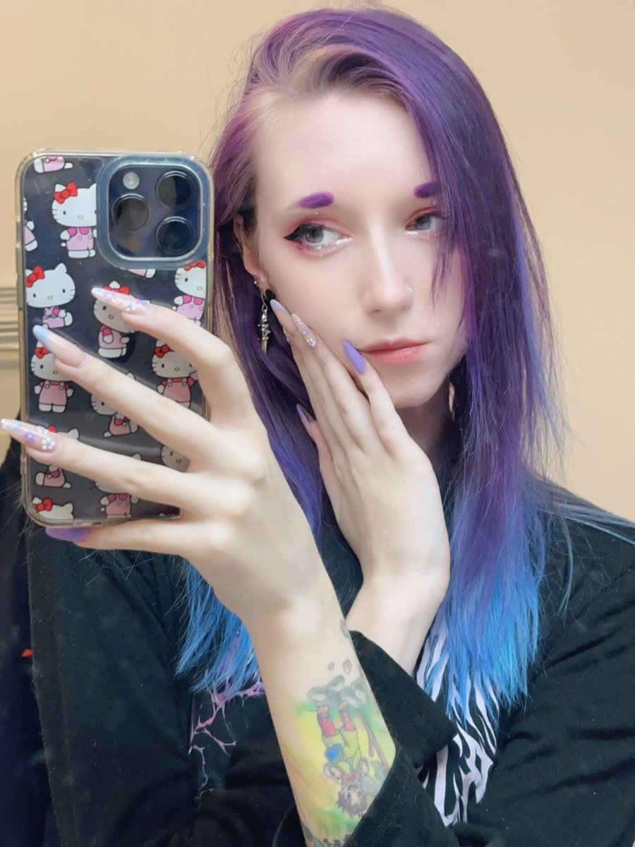 Avatar vs IRL <3 
420 Follower Special as promised:3 I hope u like it >~< 
#vr #irl #vrc #alternative #inked #cute #petite #VRChat