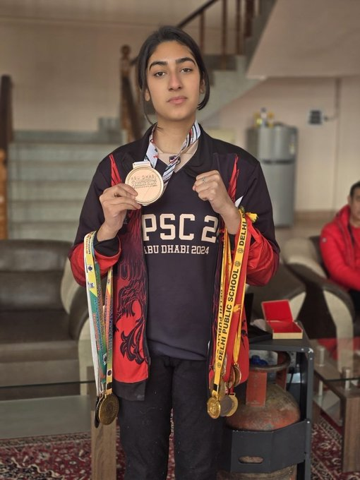 AnjhuliS52028's tweet photo. 15-year-old #Alishba Fatima Jillani from #Humhama, #Srinagar, has made history by winning a bronze at the #InternationalWorldChampionship in #Abudhabi.
#badaltakashmir
#JammuKashmir
#HILisBack
#YogeshMangeKhelRatna
#RanbirKapoor
#INDvsAUS https://t.co/IZy0D9xf5K