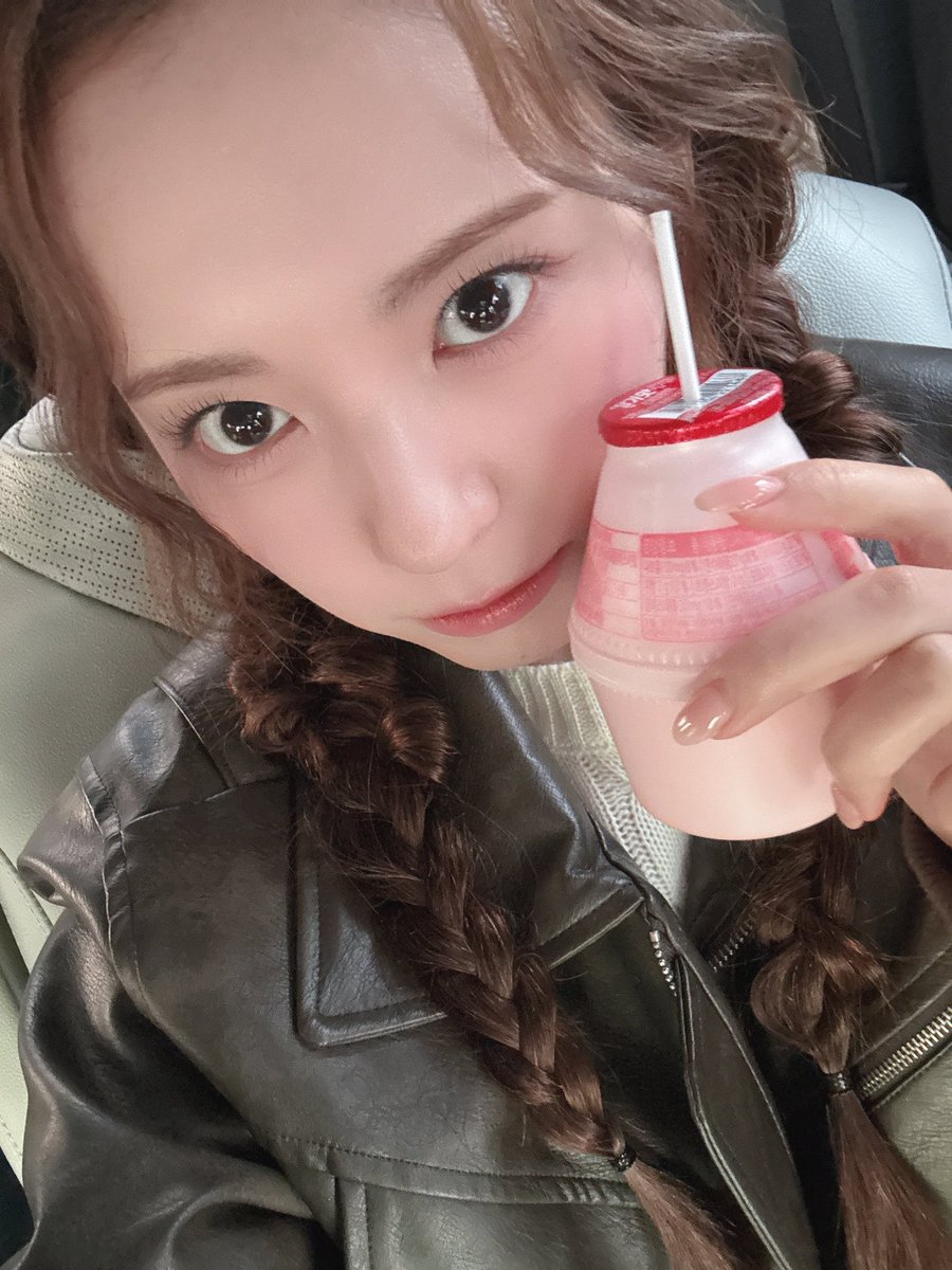 madeinlogs's tweet image. [241228 - 3:30 pm KST]
#mashiro Plus Chat update

이건 딸기우유우우우우우우

#madeinarchive