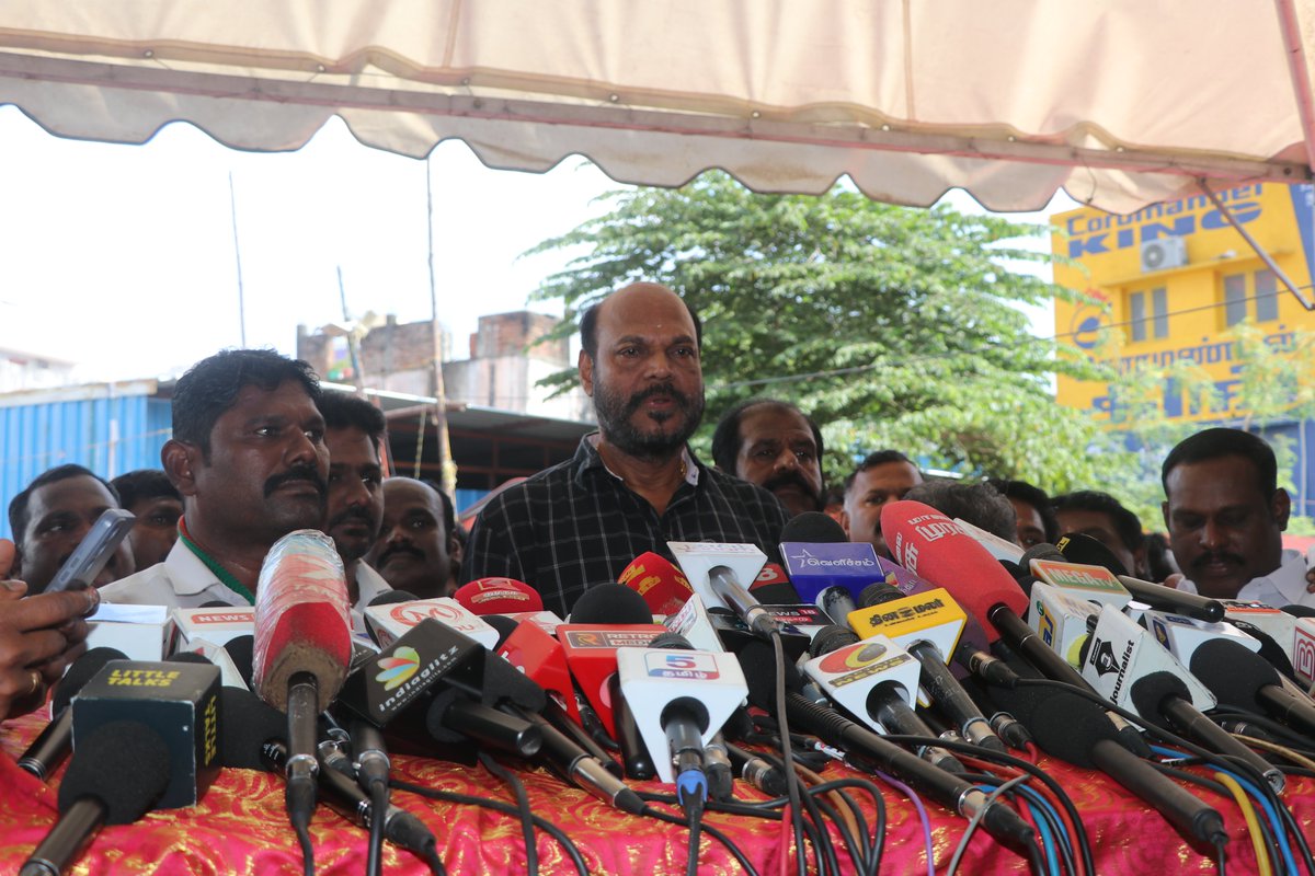 தேசிய முற்போக்கு திராவிட கழக நிறுவனரும், தமிழக சட்டமன்ற முன்னாள் எதிர்க்கட்சித் தலைவருமான மறைந்த அன்பு சகோதரர் பத்மபூஷன், கேப்டன் திரு.விஜயகாந்த் அவர்களின் முதலாம் ஆண்டு நினைவு நாளில் கோயம்பேட்டில் உள்ள தேமுதிக தலைமை அலுவலகத்தில் அமைந்துள்ள அவரது  நினைவிடத்தில் அஞ்சலி