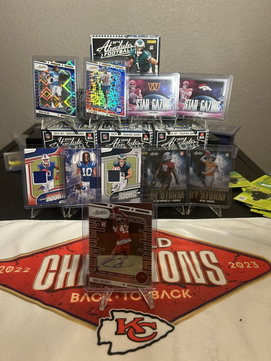 Break 2 of the day. 6 absolute blasters. Check us out at hookemcards on whatnot.