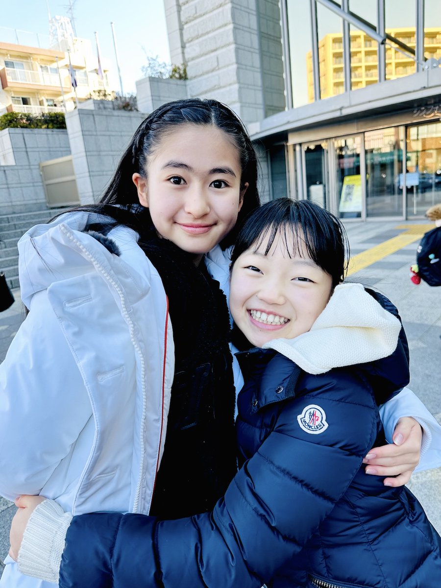 js_promotion's tweet image. 【2023 #アニー役 #深町ようこ】
【2024 #アニー役 #岡田悠李】
アニークリスマスコンサートから１週間。
普段から大親友の二人はアニー役で絆が一層深まったようです。これからも応援よろしくお願いします。