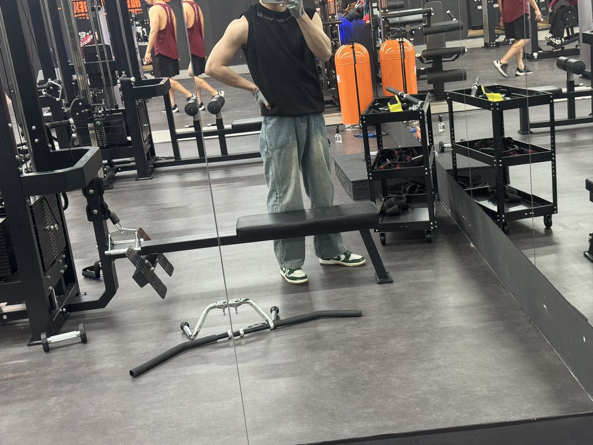 jimo724's tweet photo. 几个月都没变化的肩，什么鬼🤦🏻 https://t.co/hPITZtbRUy