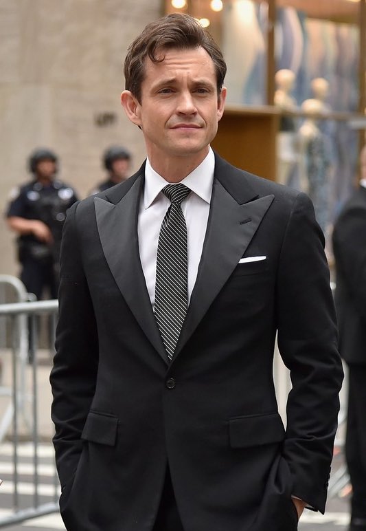 Hugh Dancy in this suit 😍