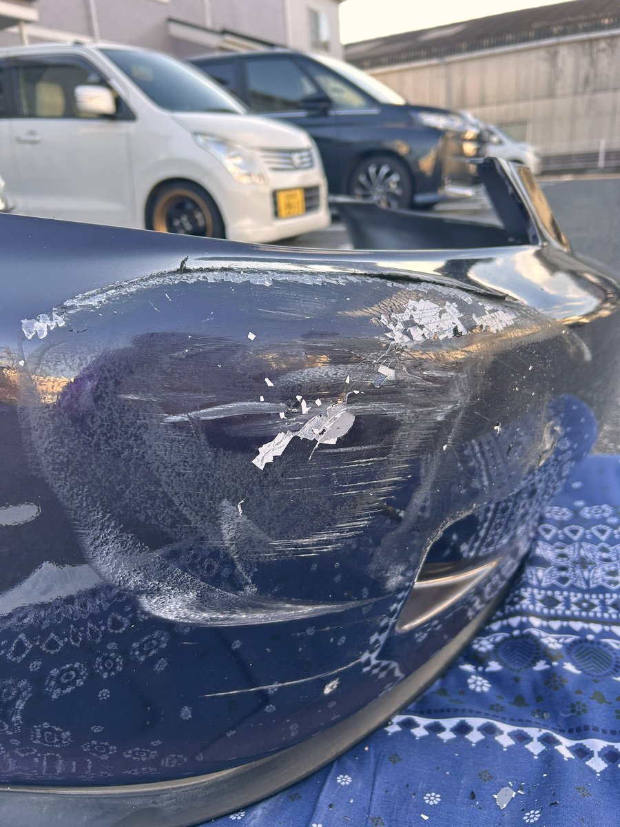 Kanon_FD2's tweet photo. 熊野のバリ馬で当て逃げされました。
黒のスイフトでグリルに赤いラインが1本付いてました。
広島ナンバーだった気がします。
目撃された方はDMお願いします💦

 #事件 
 #当て逃げ
 #スイフト
 #拡散希望 https://t.co/NkedfiYNz5