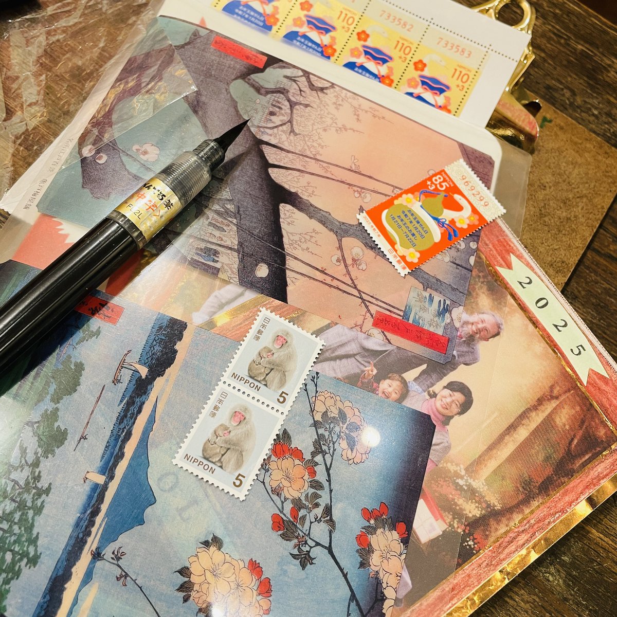 DaveOStory's tweet photo. Another sneak out to coffee shop after medical treatment to fill journal pages with "100 things from this year" which, was shockingly brisk to do

Also, keeping new year card assembly line rolling along / hope folks know how much each card means to me to send

New schemes ahoy https://t.co/kDNZ5NxstL