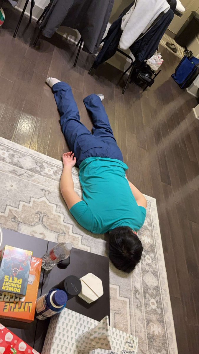 DenyingConstant's tweet photo. Blacked out on the carpet https://t.co/Vy95e58iDe