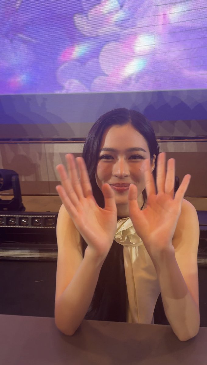 brianna_oooii's tweet photo. Who can hold on for 10s in Lingling's affectionate eyes?

                                 ——I failed

@linglingsirilak 
#หลิงหลิงคอง #linglingkwong
#หลิงออม #LingOrm #lingorm https://t.co/4vGYe7MtA8