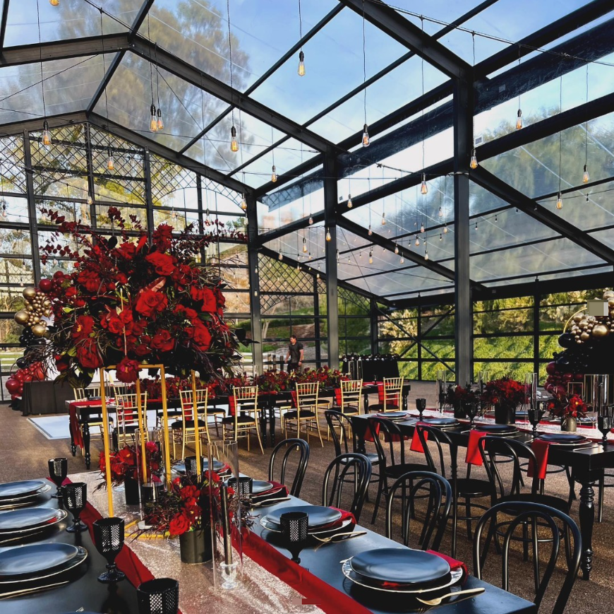 ShelterStructu1's tweet photo. Os Abrigos Atrium são os melhores! Configurados com ou sem adornos - o Abrigo Atrium é a tenda perfeita para o seu estoque ou para o seu evento! Não perca—garanta o seu Atrium hoje mesmo!  ⛺🎪 #AbrigoAtrium #DesignDeTendas #EquipamentoParaEventos #EventosExternos #AluguelDeTenda https://t.co/7ZCXgOKKeP