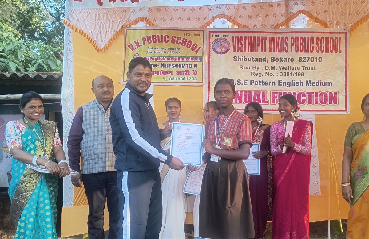 jaydev_jd1's tweet photo. #Guest_of_Honor
 #Visthapit_Vikash_Public_School
 #Annual_Fest_2024
#पढ़ो_और_पढ़ाओ 
#शिक्षा_सबका_आधिकार
@BokaroDc @BokaroDc https://t.co/neCo9K8cLl