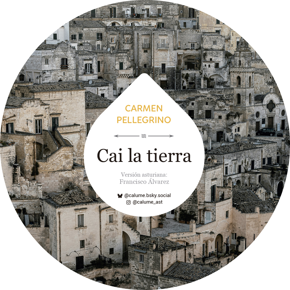 Esta ye la pegatina promocional de 'Cai la tierra', la novela de Carmen Pellegrino (<a href="/abbandonologa/">carmen pellegrino</a> ) que traduxo <a href="/PacoAsturies/">Francisco Álvarez</a> pa la colección Calume d'<a href="/edicionesTrabe/">edicionesTrabe</a> 
Tamién ye la primer pegatina de la colección onde apaez la cuenta en Bluesky (por si queréis siguila).