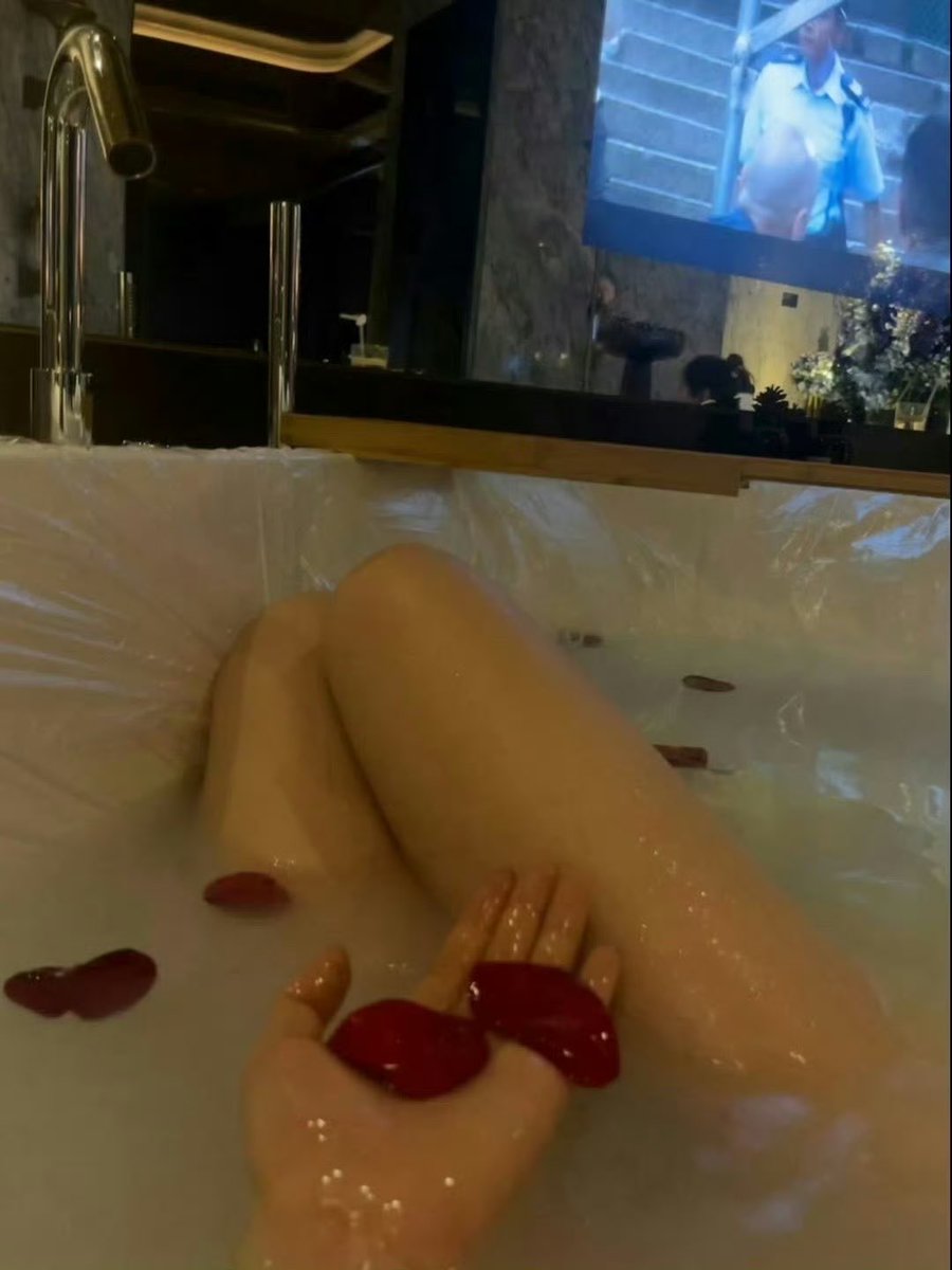 希望你不要在网上骚话连篇，而是和我在床上骚气冲天，说真的，你的长度，我可以内测，也可以口算
#新加坡 #新加坡陪游 #新加坡約炮 #新加坡约炮