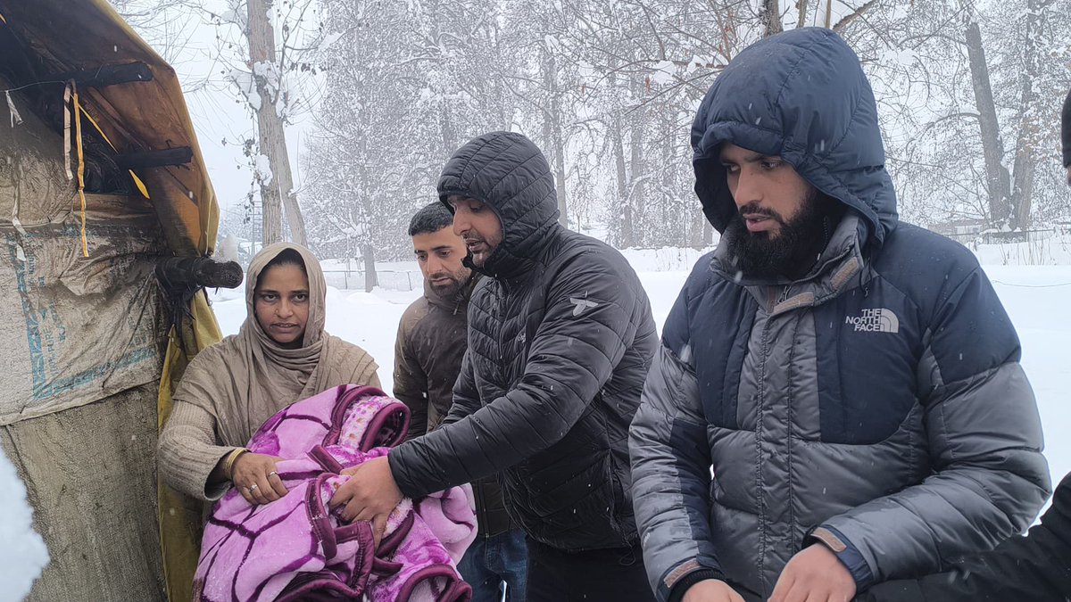 "Post-snowfall: Tehsildar Kulgam and his team ensure proper care for nomadic families. Relief measures are underway to address their needs. #Kulgam #ReliefWork
<a href="/diprjk/">Information & PR, J&K</a> <a href="/AtharAamirKhan/">Athar Aamir Khan</a> <a href="/ddnewsSrinagar/">DD NEWS SRINAGAR</a> <a href="/airnewsalerts/">All India Radio News</a>"