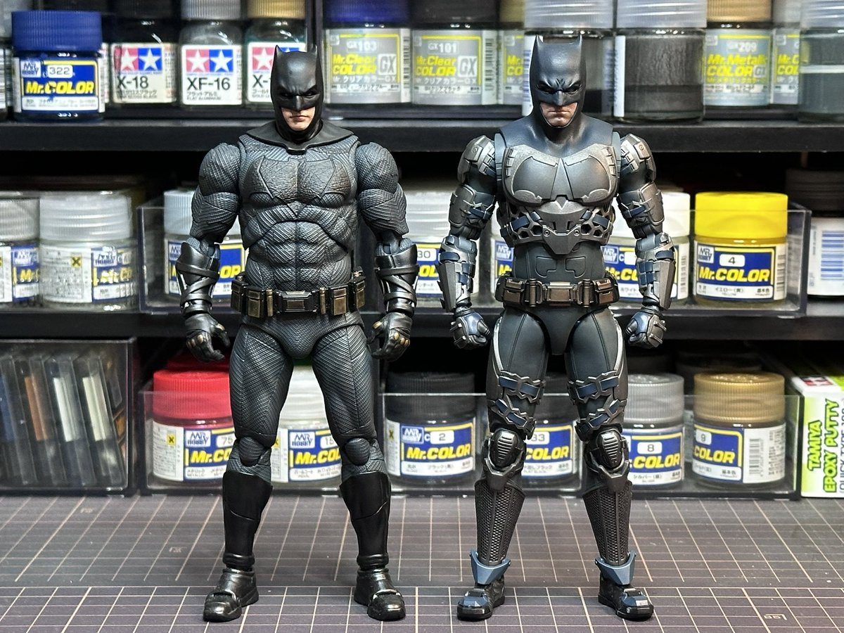 K2Works1's tweet image. 1:12 THE FLASH / BATMAN
 
左、最新ベンアフMAFEXとの比較。
こちらのキットの方がベンアフ感出てる様な気がしますね✨

#创世模王 #MODOKING