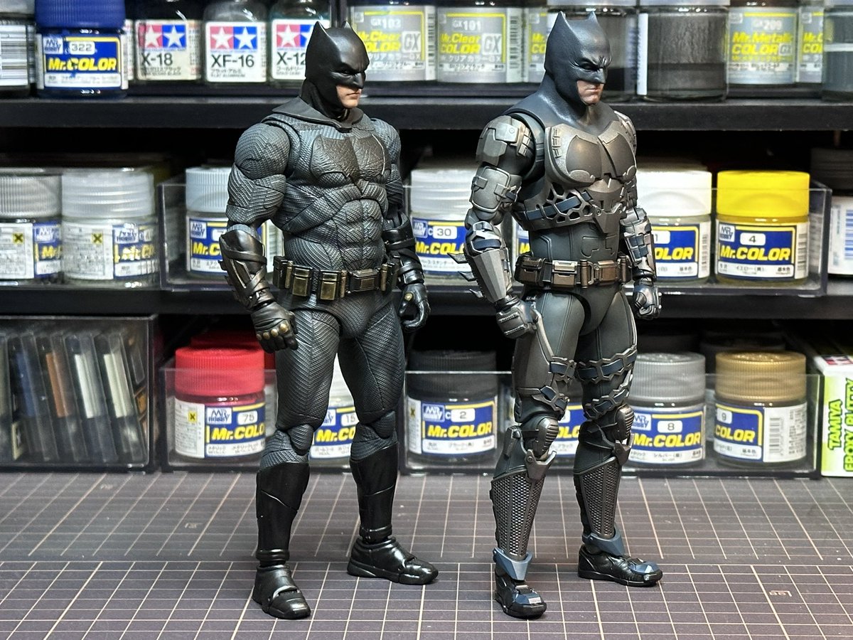 K2Works1's tweet image. 1:12 THE FLASH / BATMAN
 
左、最新ベンアフMAFEXとの比較。
こちらのキットの方がベンアフ感出てる様な気がしますね✨

#创世模王 #MODOKING
