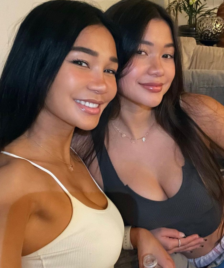 BanfSol's tweet photo. @shilllin one of these fine woman are a milf. Guess which one.

7zTn4FbVZ1HAdc75xzmsYj9bz4zrayeyM4TF8iq6pump https://t.co/5L3hmnVAmi