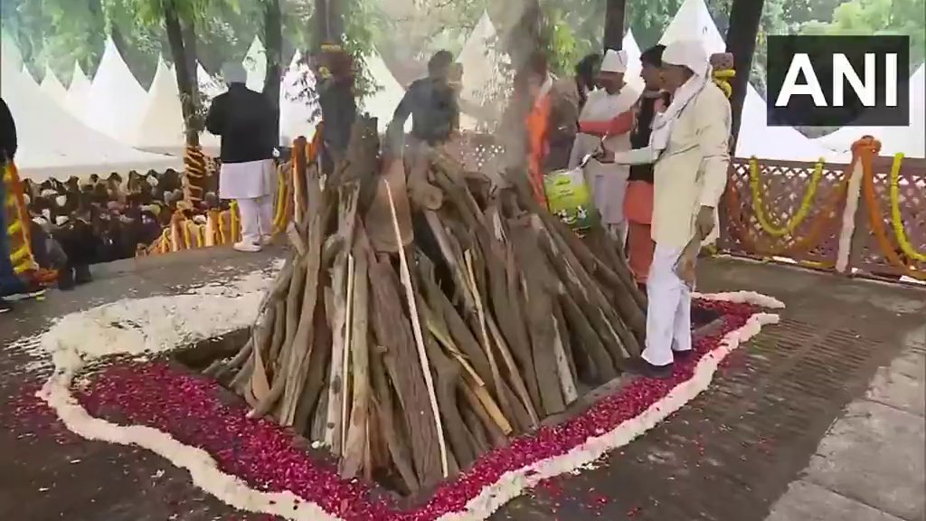 kanak_news's tweet photo. #ଜଳିଲା_ମନମୋହନଙ୍କ_ଚିତା
ପଞ୍ଚଭୂତରେ ଲୀନ ହେଲେ ପୂର୍ବତନ ପ୍ରଧାନମନ୍ତ୍ରୀ ମନମୋହନ ସିଂହ
#ManmohanSingh #RIP #LastRituals https://t.co/XAgPMaKBwF