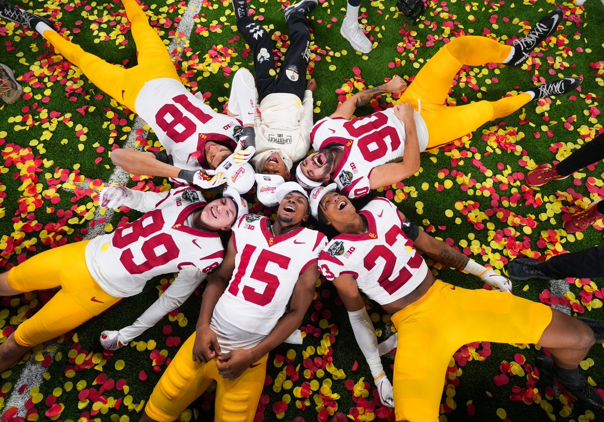 Soaking it in 🎊

What a way to end the season for <a href="/uscfb/">USC Football ✌️</a>!