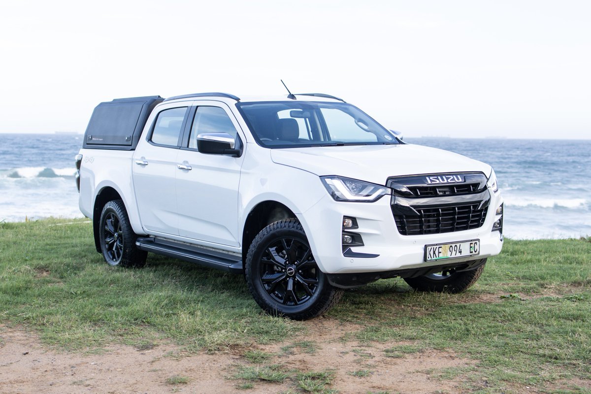 khuleonwheels's tweet photo. The tried and tested 3.0-litre turbodiesel engine in the Isuzu D-Max 45 has made the attractive bakkie an impressive companion on the road so far. It delivers solid power, whether you're overtaking on the highway or tackling tougher…
#IsuzuDMAX45 #IsuzuSA #45YearsStrong https://t.co/L7EMDdjP9p