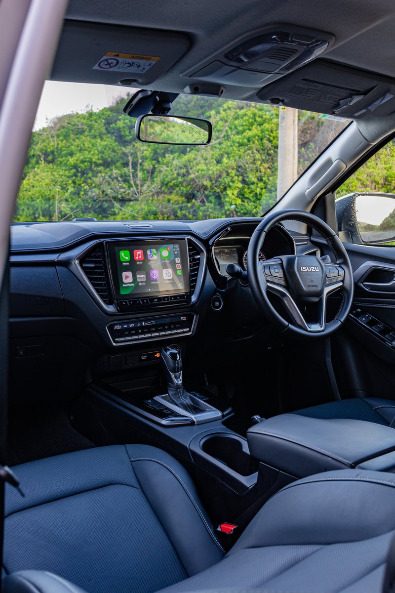 khuleonwheels's tweet photo. The tried and tested 3.0-litre turbodiesel engine in the Isuzu D-Max 45 has made the attractive bakkie an impressive companion on the road so far. It delivers solid power, whether you're overtaking on the highway or tackling tougher…
#IsuzuDMAX45 #IsuzuSA #45YearsStrong https://t.co/L7EMDdjP9p