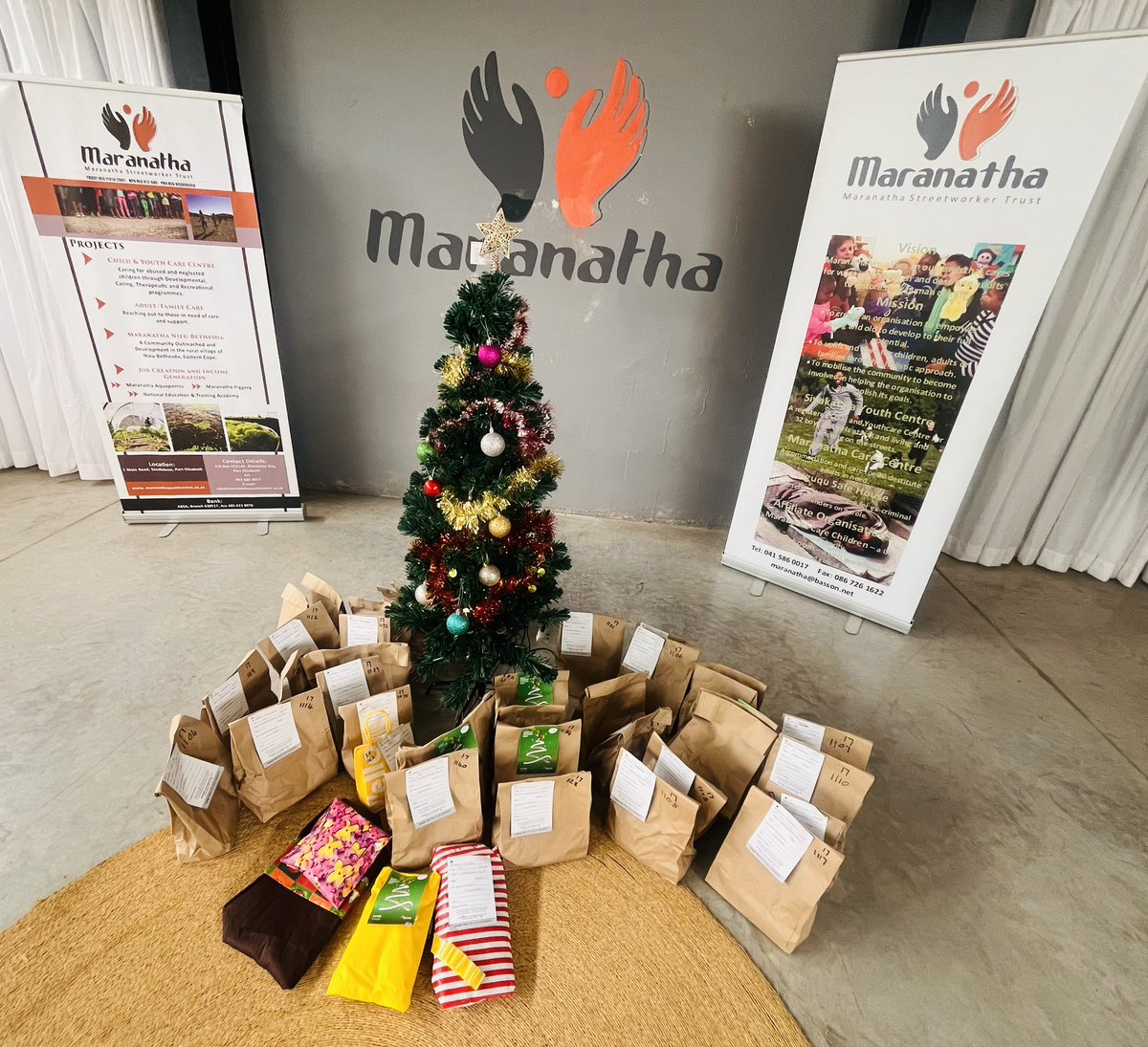 MaranathaCare's tweet photo. This was a blessing!
We are SO thankful to @Rotary #Gqeberha 🇿🇦 Tree of Joy ensuring our kids get special gifts at Christmas!
Thanks to #treeofjoy we could arrange a gift handover, being a really special occasion that is surely a treasured memory for our beneficiaries! https://t.co/zozzqfRiYa