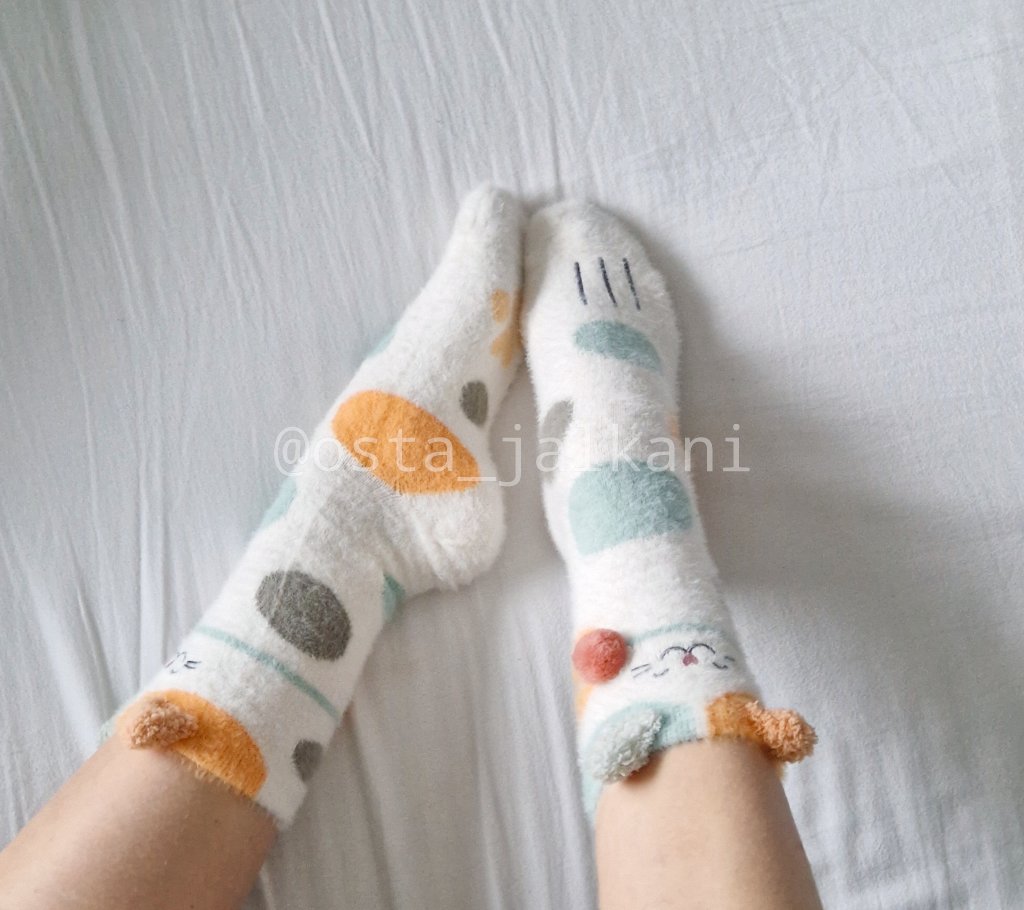 Sie sind so cozy 😍
Stell dir nur vor was für ein flauschiges Vergnügen es wäre, wenn ich sie dir ins Gesicht presse, während ich mir meine Scheine Scheine aus deinem Geldbeutel nehme. 😄💵