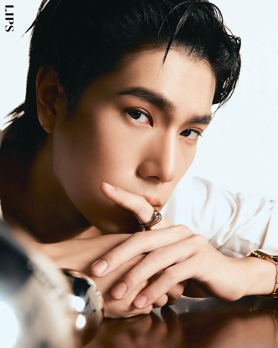 craz__ee's tweet photo. phải đeo full 5 ngón 5 chiếc nó mới lấp lánh lấp lánh ✨

#LIPSDigitalCover
#LIPSMagazine
#Cartier #CartierThailand
#Phuwintang https://t.co/Ns23FY6LEQ