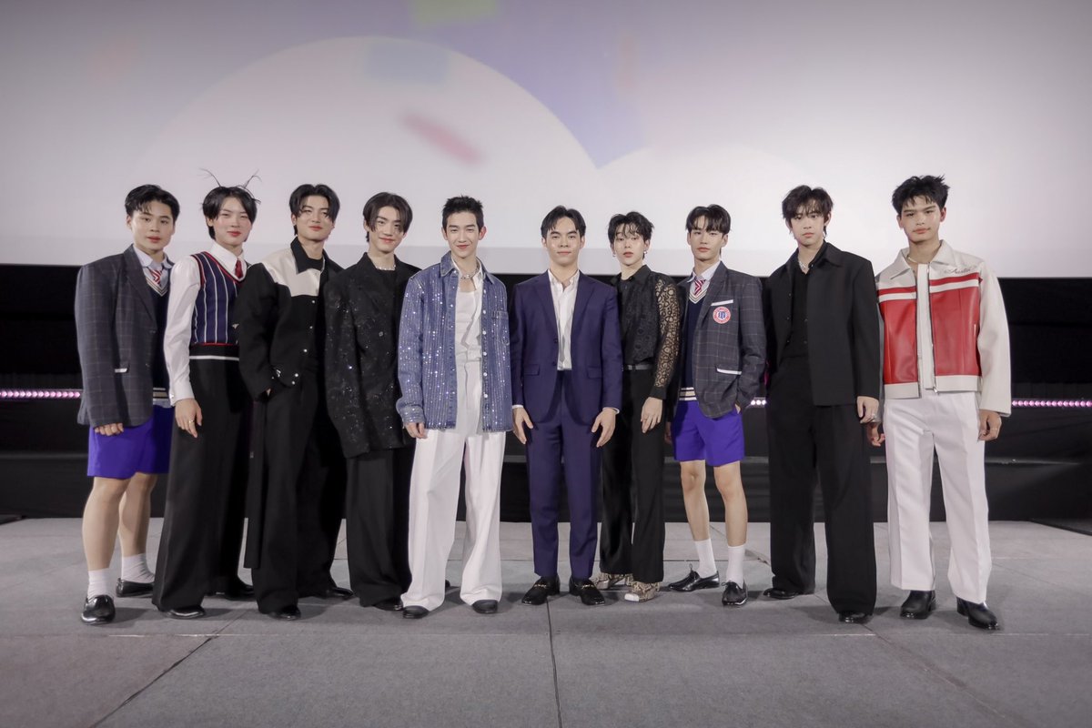 NGnewsgen's tweet photo. Tia 51 พาแฟนๆ ฟิน จิ้นกันให้สุดในอีพีสุดท้ายกับงาน Love Sick 2024 Let's Get Together (Final EP)🔗 https://t.co/yA4Hhj2Y8A😊
#LoveSick2024LetsGetTogether
#LoveSick2024 #LoveSickFinalEP
#Almondbabybigboy
ปิดฉากลงอย่างสวยงานกับความรักที่ได้เรียนรู้กันไปกับ ปุณณ์-โน่ จนทำให้ปรากฎการรักป่วยกันไป ตลอด15อีพีของการออกอากาศ การกลับมาโลดเล่นของตัวละครในนิยาย “Love Sick” จากปี 2014 สู่ปี 2024 ก็ยังคงเป็นซีรีส์ที่ยังคงสามารถสร้างความประทับใจให้แฟนๆได้ไม่ว่าจะผ่านไปนานแค่ไหน ครั้งนี้ Tia51 ไม่ได้เพียงแค่นำการกลับมาของซีรีส์แต่ยังแจ้งเกิดเหล่านักแสดงวัยรุ่นเลือดใหม่กว่า 27 ชีวิต นำทีมโดย แอลม่อน-ภูมิสุวรรณ สุวรรณสถิตย์, โปรเกรส-ภาสวิชญ์ ธรรมสังคีติ, กฤษฎิ์-กฤษฎิ์ งามธนกิจจา, ภพ-ปองภพ สำราญชัยกร, เอ็นเจ-ดีพร้อม สุนทรสิทธิโสภา, โตโต้-ทยวัตน์ เสรีวิริยะกูน, โฟล์ค-วชิรวิทย์ อุ้ยตยะกุล, เชน-ธณัชพงศ์ ทวีทรัพย์มณี, สกาย-พสิษฐ์ อรุณรัตนากุลและนักแสดงอื่นๆ ร่วมชมอีพีสุดท้ายของ Love Sick 2024 พร้อมแฟนๆ ณ โรงภาพยนตร์ภาวลัย
เริ่มต้นด้วยโชว์เพลง สั่น(Shake) จากเหล่านักแสดงทั้ง 27 คน พร้อมพูดคุยเล็กน้อยก่อนจะร่วมชมอีพีสุดท้ายพร้อมกันกับแฟนๆ หลังจากนั้นเหล่านักแสดงร่วมขอบคุณทุกคนที่มาร่วมงานวันนี้แบบใกล้ชิดทุกที่นั่ง ตามด้วยโชว์สุดจิ้นจาก แอลม่อน-โปรเกรส เพลงขอแค่เป็น, กฤษฎิ์ เพลงมุมไกล, เอ็นเจ-โตโต้-เชน-สกาย เพลงจีบอยู่รู้ยัง และ กฤษฎิ์-โตโต้-โชค-วีเจ เพลงรักศาสตร์ และVTR การเดินทางและความประทับตลอด1ปีกว่าจะเป็น Love Sick2024 เหล่านักแสดงทั้ง 27 คนกล่าวถึงความรู้สึกของการได้ทำงานในซีรีส์นี้ ปิดท้ายด้วยโชว์สุดพิเศษจากทุกคนที่อยากขอบคุณให้แฟนๆที่ให้การสนับสนุนตลอดมาจนมาถึงวันนี้ และเบเนฟิกกับแฟนๆภายในงานบรรยากาศจบลงอย่างสวยงามและอบอวลไปด้วยความสุข สนุก สุดประทับใจให้กับแฟนๆได้กลับไปอย่างมีความสุขกันทุกคน
แม้ซีรีส์จะจบลงไปแล้วแต่ทาง Tia51 ยังคงมอบความฟินให้แฟนๆแบบไม่ให้รอกันนาน ในปี2025 กับซีรีส์ 2 เรื่อง และ Tia51 music กับศิลปินคนแรก กฤษฎิ์-กฤษฎิ์ งามธนกิจจา ฝากทุกคนเป็นกำลังใจให้น้องๆทุกคนจาก Tia51