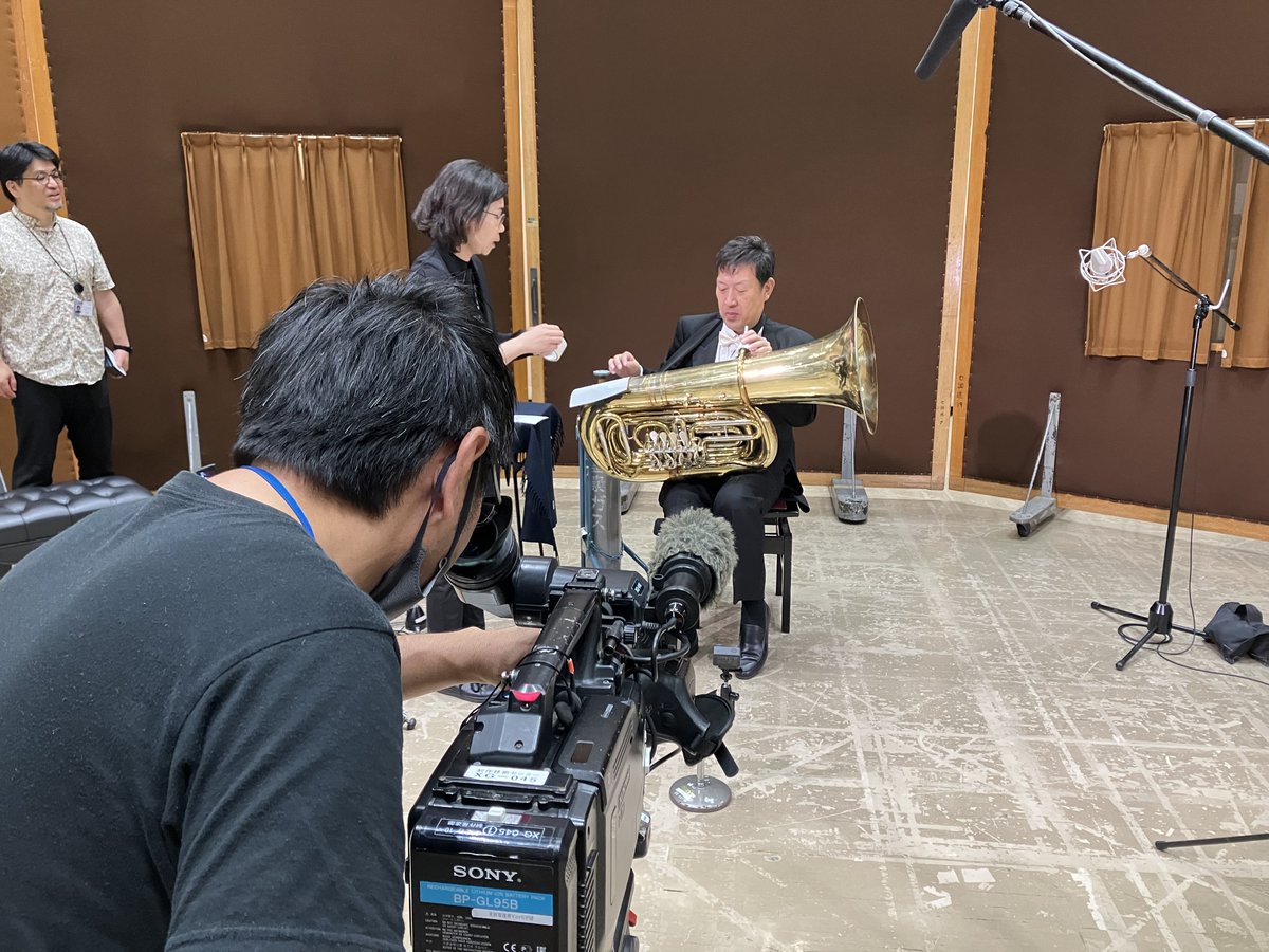 NHKSO_Tokyo's tweet photo. ／
NHK総合【放送100年 クイズ 効果音編】に、
#N響 テューバ奏者 #池田幸広 が出演します📺🎶
＼
ラジオ放送開始以来活躍した、音響効果に関するクイズ番組が放送されます🙌🏻
#池田幸広 がテューバで表現したのは、何の音なのでしょうか…🤔
気になる答えは、ぜひ放送でお確かめください！

📅放送予定
🔻3分版
1/4(土)15:57～16:00
1/8(水)23:25～23:28

🔻1分版
1/7(火)3:07～3:08 ※6(月)深夜

@tubaikechi