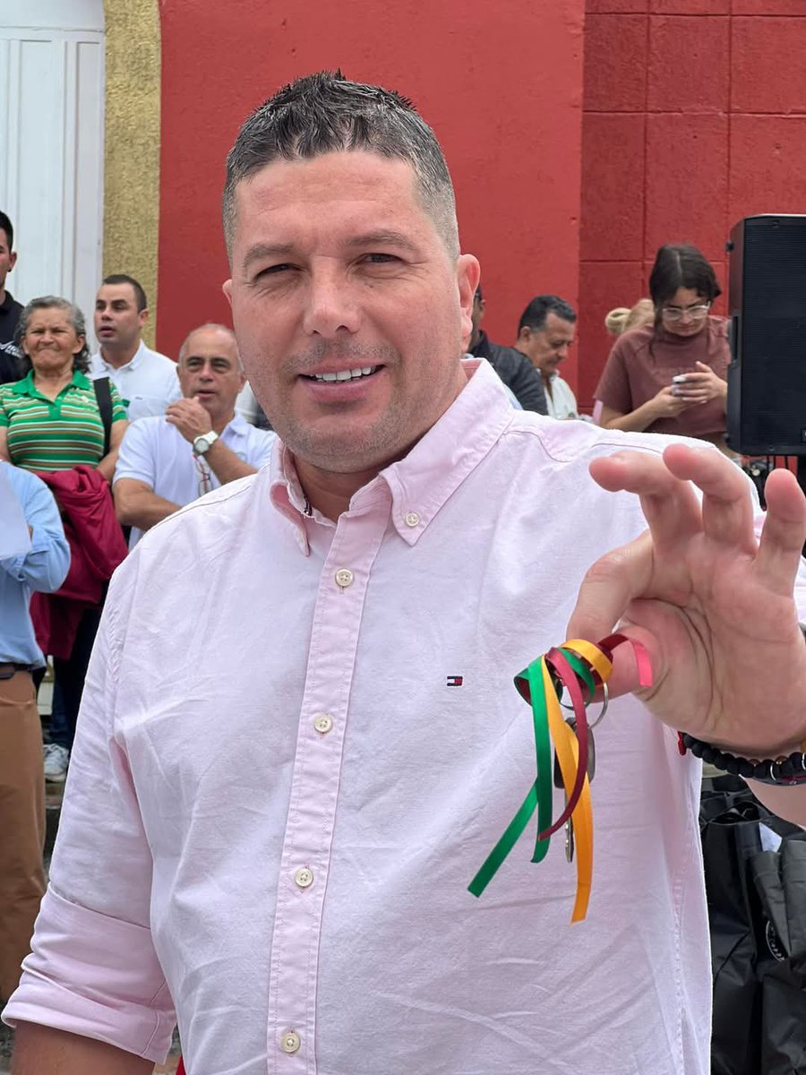 FisicoImpuro's tweet photo. Como la ven? El alcalde de el municipio de El Pijao, Quindío, está promoviendo una cabalgata de 15 HORAS y al congresista Representante del Quindío @JohnEPerea parece que la idea lo EXCITA mucho. ¿cuántos caballitos morirán en esa cabalgata?

Esto tiene que prohibirse YA! https://t.co/X3ipBqUMDm