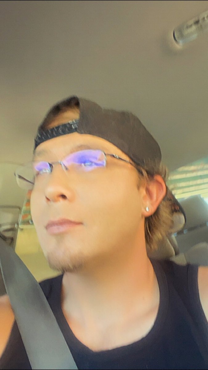 Coltonhung00's tweet photo. Coming to Denver for the next two days. Buddy is coming. Who’s gonna be third and maybe 4? Have a jacuzzi suite for the weekend. Pm boys https://t.co/n0jl2FxUly