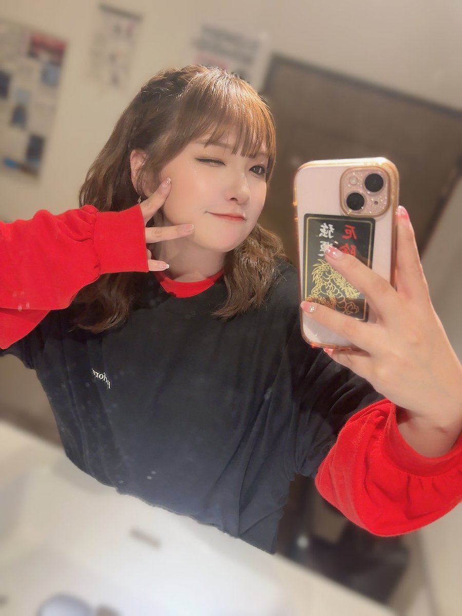 #斬踊祭 ありがとうございました。
病み上がりダンスでした。

やっぱり皆の笑顔が
私の元気の源だなと思いました。

素敵なイベントに出演出来て嬉しかったﾅ。

明日 #なおりくの遊び場
▪︎14:30-15:30池袋GEKIBA さん
会いに来てくれる方はまた明日♡

来れない方は
良いお年を、お迎えください✩