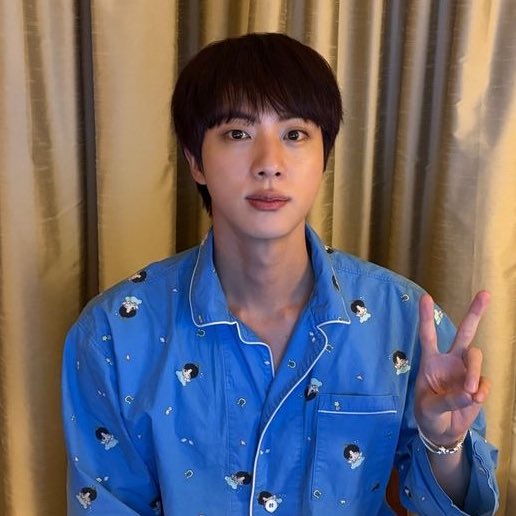 myno1jin's tweet photo. 진짜 키만 자람 어떻게 이럴수가 https://t.co/jfhR7SM7Tz