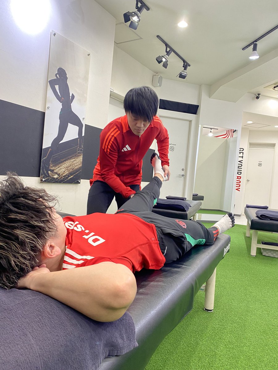 今朝の朝礼の様子です！
片手でストレッチをかけてます！

#d1wgp04  
#ドクターストレッチ
#朝礼