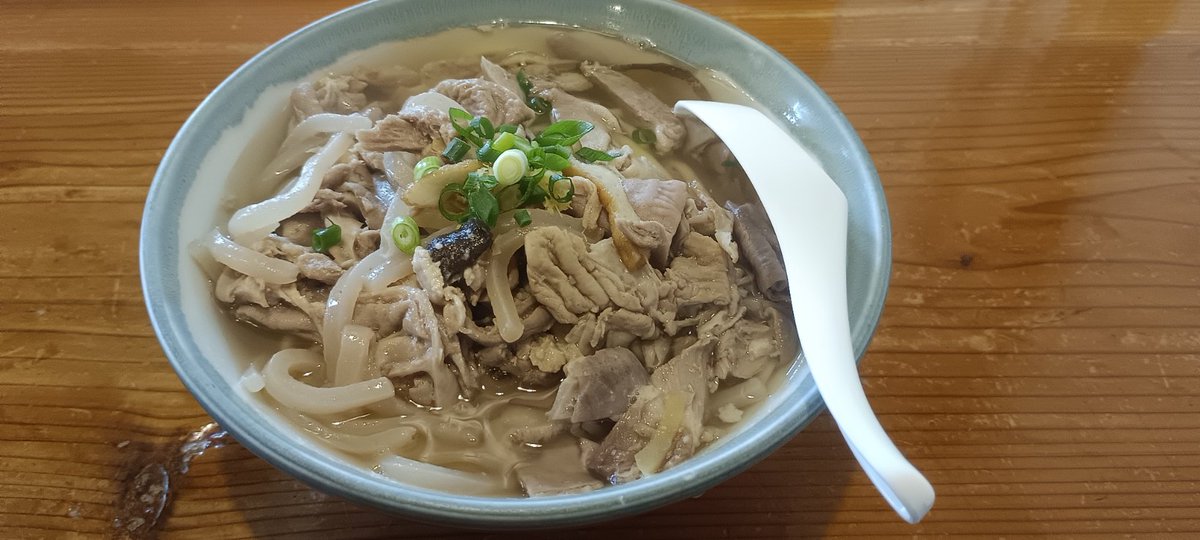 japanleader's tweet photo. 10月に日本に帰国してから、初めての沖縄。

今日のお昼は、宮古島の古謝そば屋。運よく10分位待って入れました。

2時間程の宮古島滞在後は、沖縄本島です。 https://t.co/eNo3WudO3S
