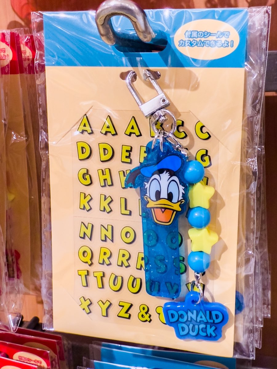 付属のシールでカスタマイズできる！ ディズニーストア ミッキー